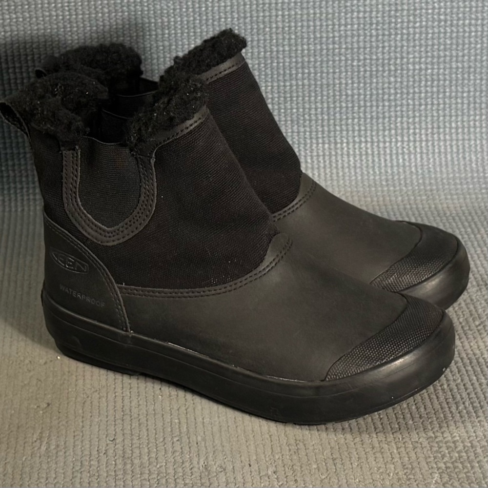 Keen Women’s Elsa Waterproof Black Chelsea Boots Size 5